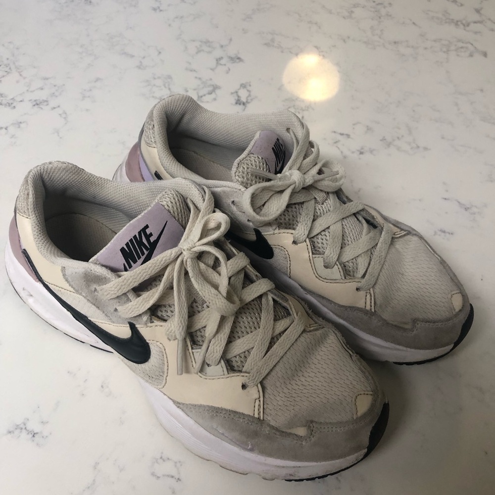 Nike Women’s Neutral Beige & Black Lace-Up Sneakers Size 7.5